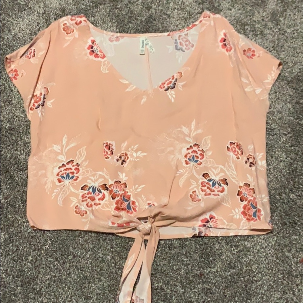 Cropped shirt with shoulder slits